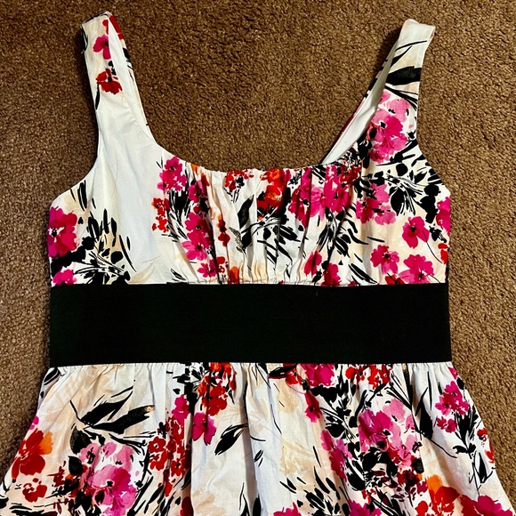 B. Smart A-Line Floral Dress - Picture 2 of 5